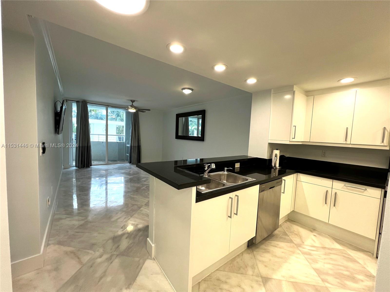 200 Ocean Dr 3C, Miami Beach, Florida 33139, 1 Bedroom Bedrooms, ,1 BathroomBathrooms,Residentiallease,For Rent,200 Ocean Dr 3C,A11531446