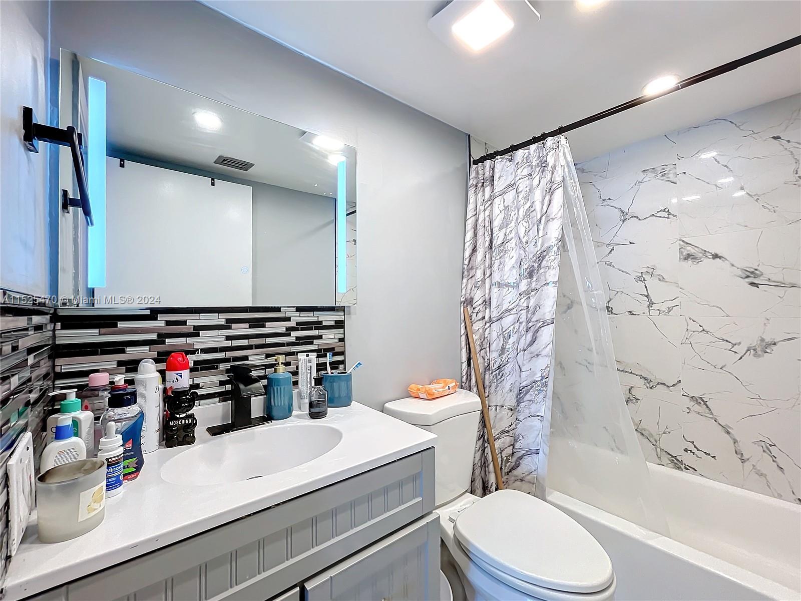 850 N Miami Ave W-1810, Miami, Florida 33136, 2 Bedrooms Bedrooms, ,2 BathroomsBathrooms,Residential,For Sale,850 N Miami Ave W-1810,A11525470