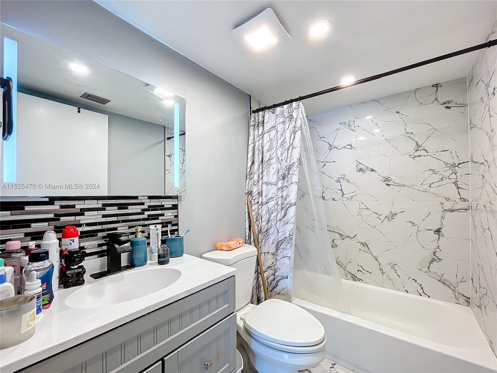 850 N Miami Ave W-1810, Miami, Florida 33136, 2 Bedrooms Bedrooms, ,2 BathroomsBathrooms,Residential,For Sale,850 N Miami Ave W-1810,A11525470