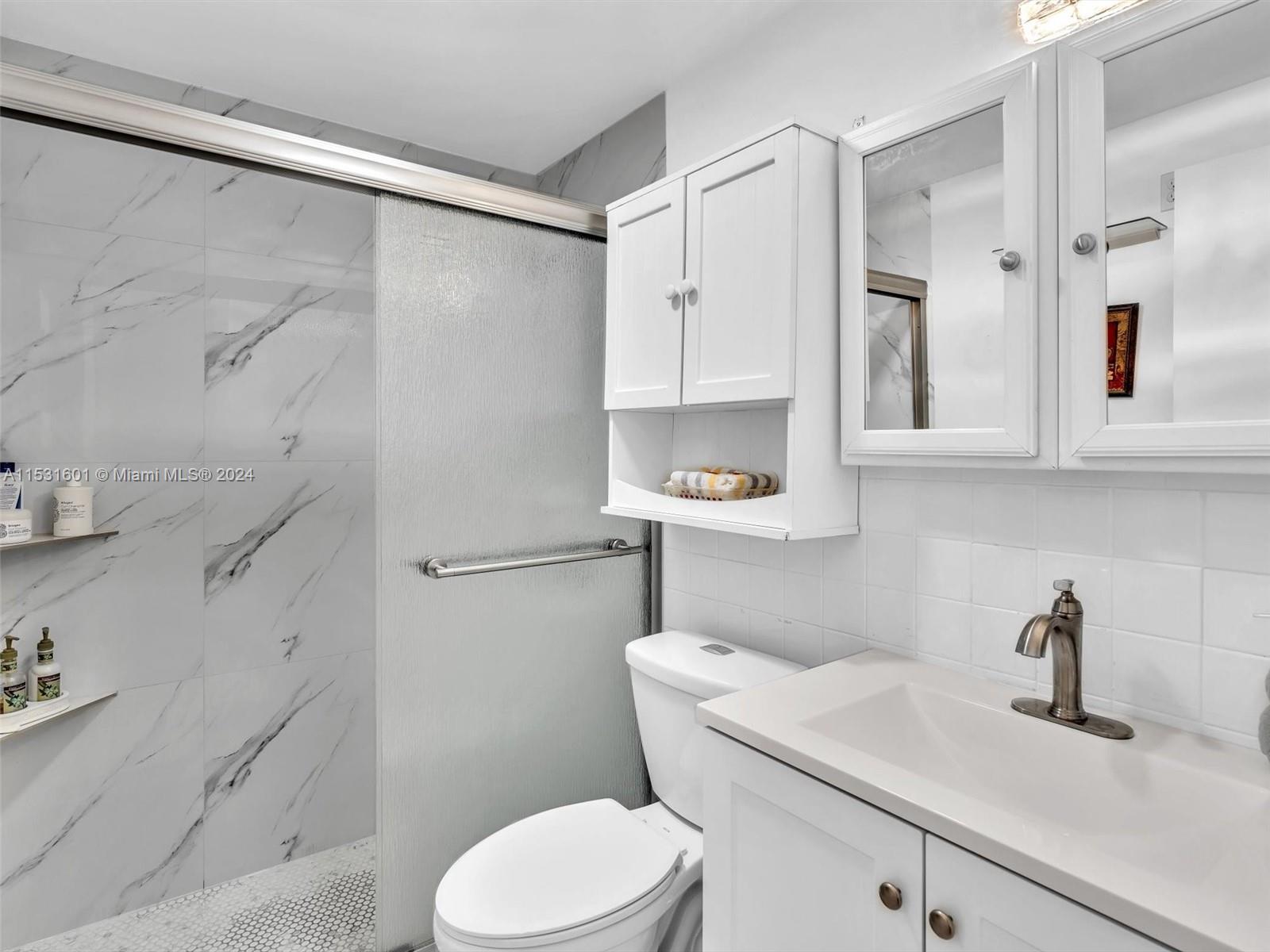 1000 SW 11th Ave 5E, Hallandale Beach, Florida 33009, 1 Bedroom Bedrooms, ,1 BathroomBathrooms,Residential,For Sale,1000 SW 11th Ave 5E,A11531601