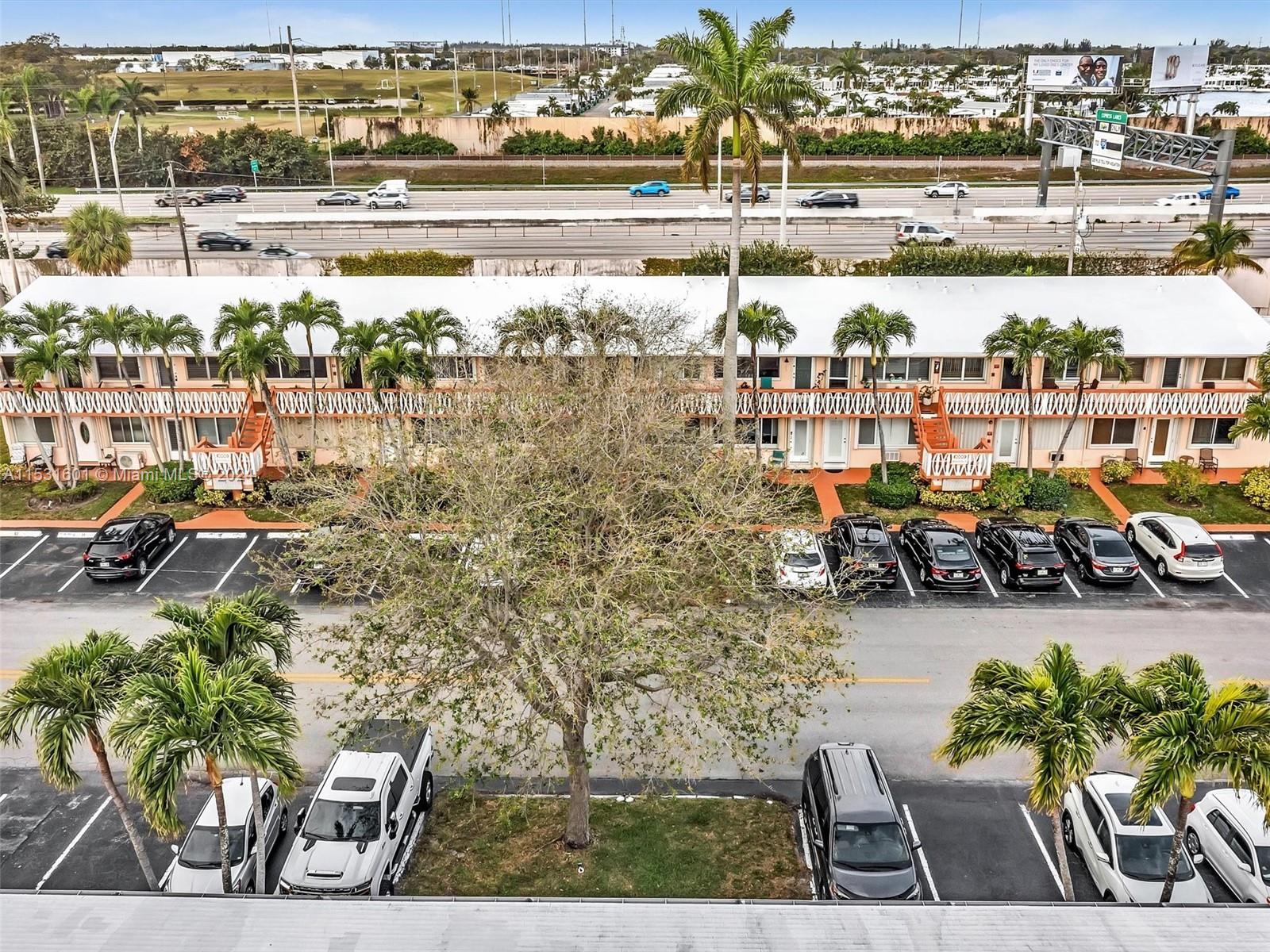 1000 SW 11th Ave 5E, Hallandale Beach, Florida 33009, 1 Bedroom Bedrooms, ,1 BathroomBathrooms,Residential,For Sale,1000 SW 11th Ave 5E,A11531601