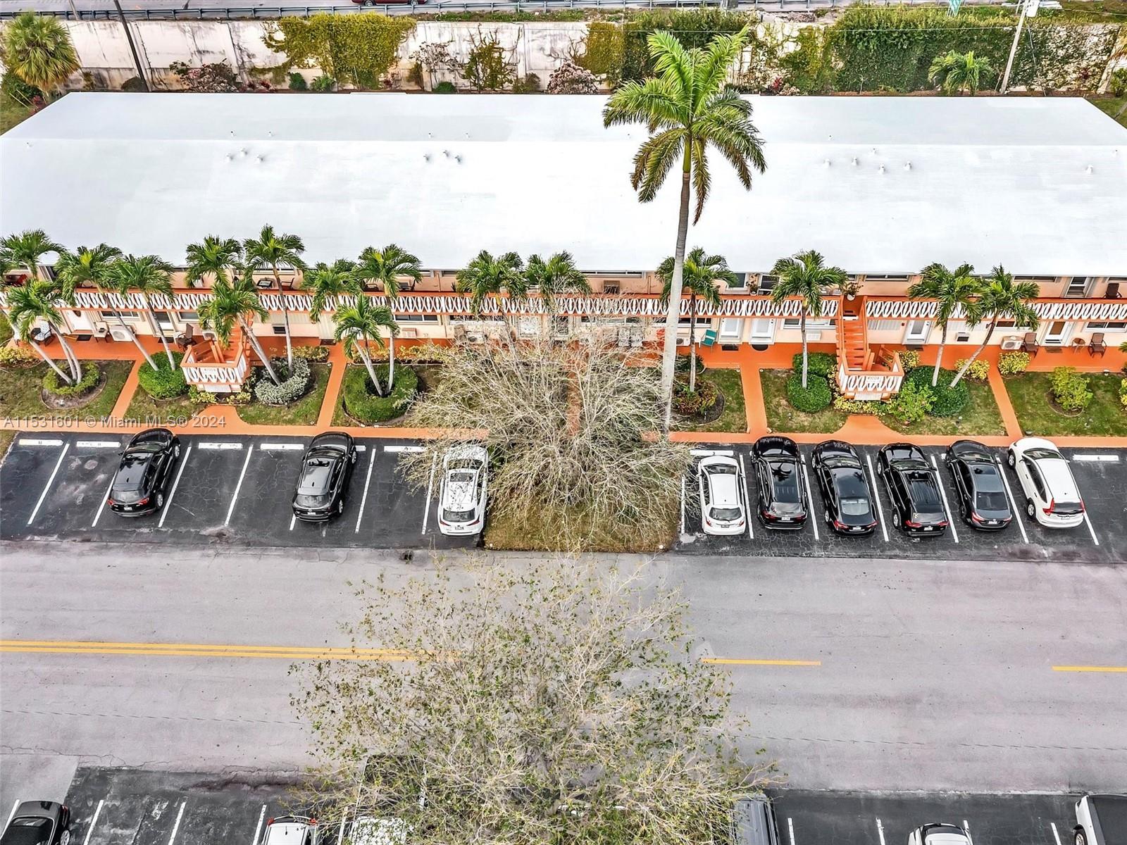 1000 SW 11th Ave 5E, Hallandale Beach, Florida 33009, 1 Bedroom Bedrooms, ,1 BathroomBathrooms,Residential,For Sale,1000 SW 11th Ave 5E,A11531601