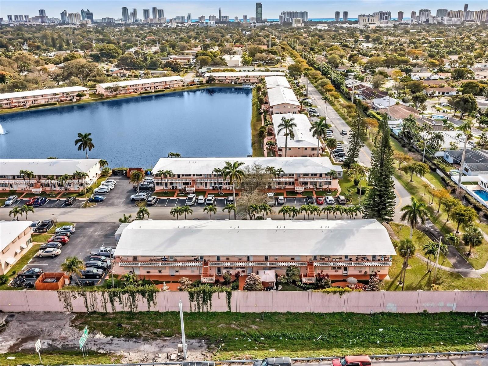 1000 SW 11th Ave 5E, Hallandale Beach, Florida 33009, 1 Bedroom Bedrooms, ,1 BathroomBathrooms,Residential,For Sale,1000 SW 11th Ave 5E,A11531601