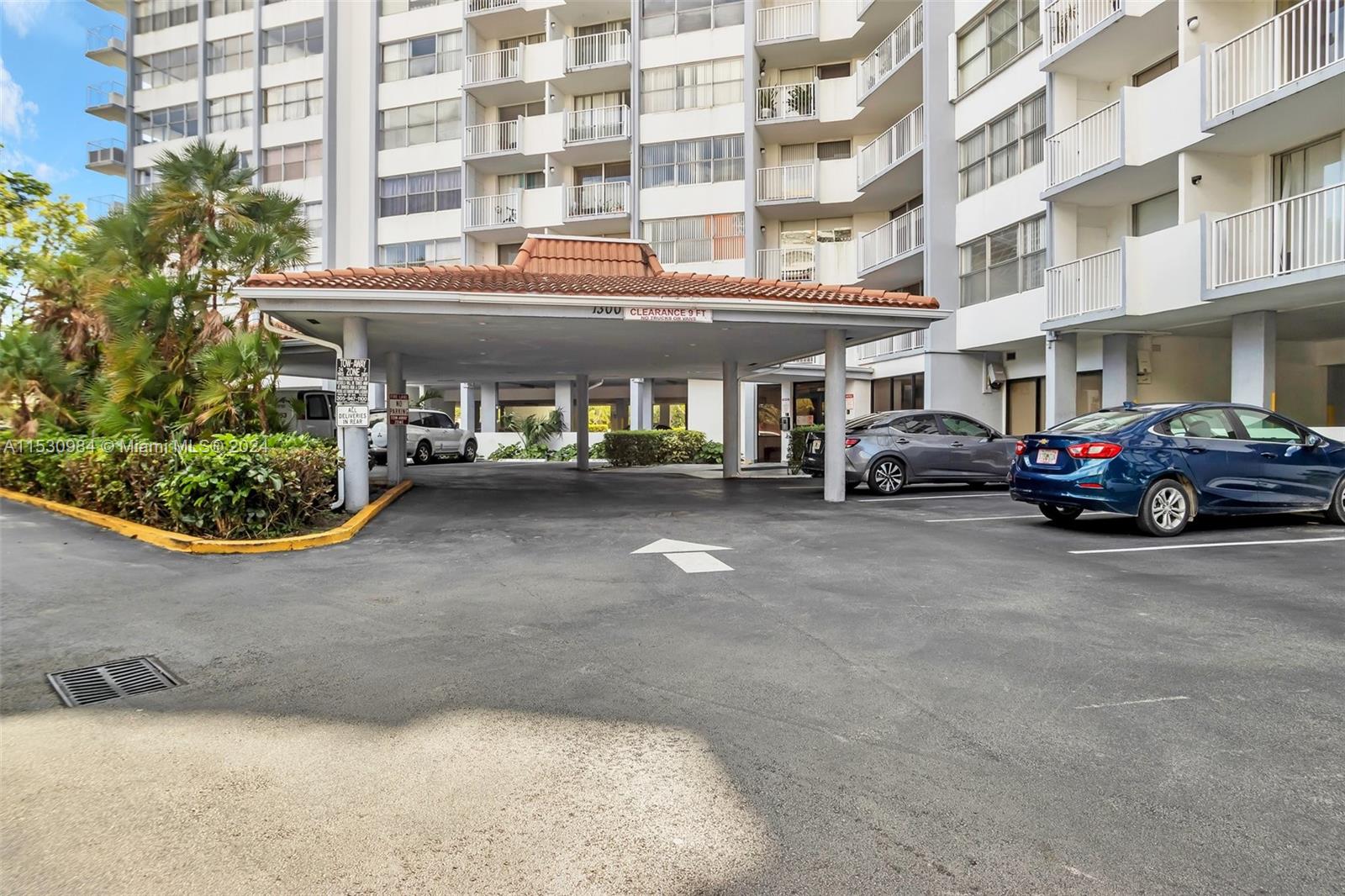 1300 NE Miami Gardens Dr 605E, Miami, Florida 33179, 1 Bedroom Bedrooms, ,1 BathroomBathrooms,Residential,For Sale,1300 NE Miami Gardens Dr 605E,A11530984