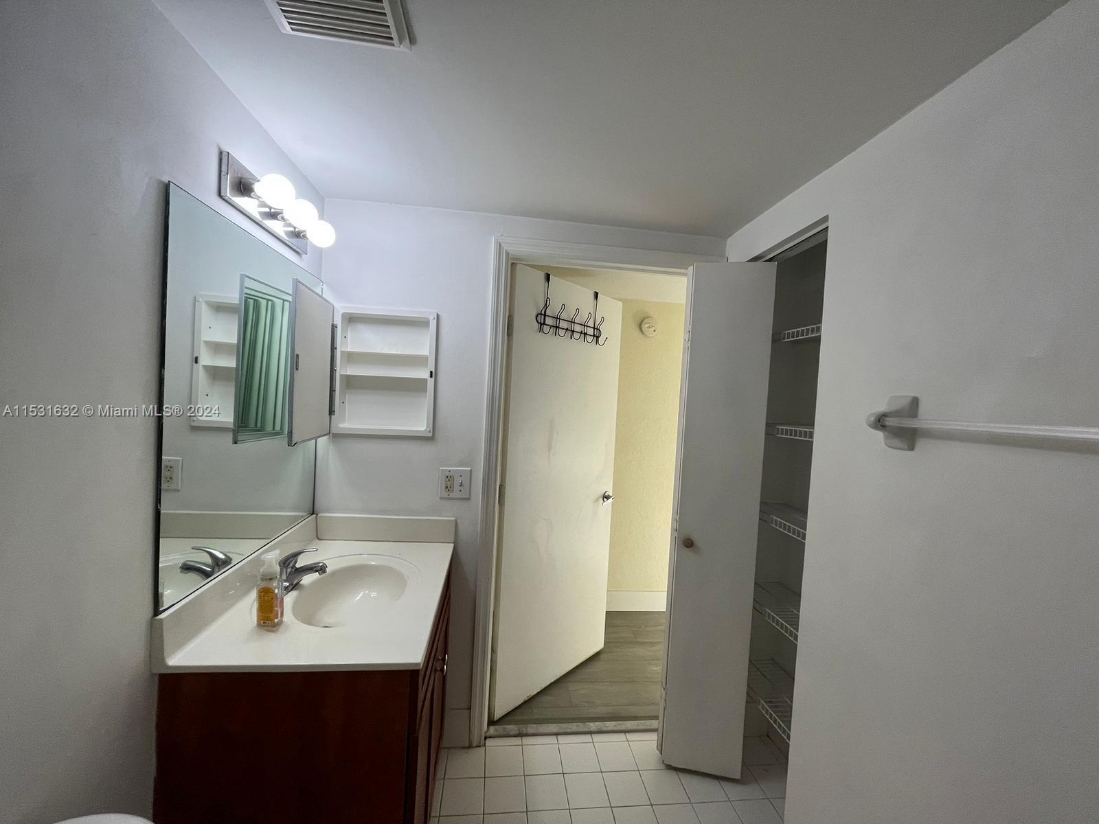 36 NW 6th Ave 1103, Miami, Florida 33128, 1 Bedroom Bedrooms, ,1 BathroomBathrooms,Residentiallease,For Rent,36 NW 6th Ave 1103,A11531632