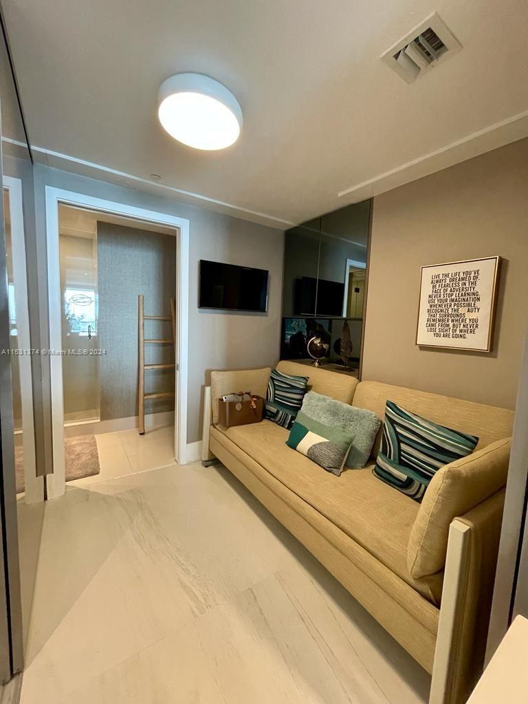 Den converted to bedrroom (sofabed)