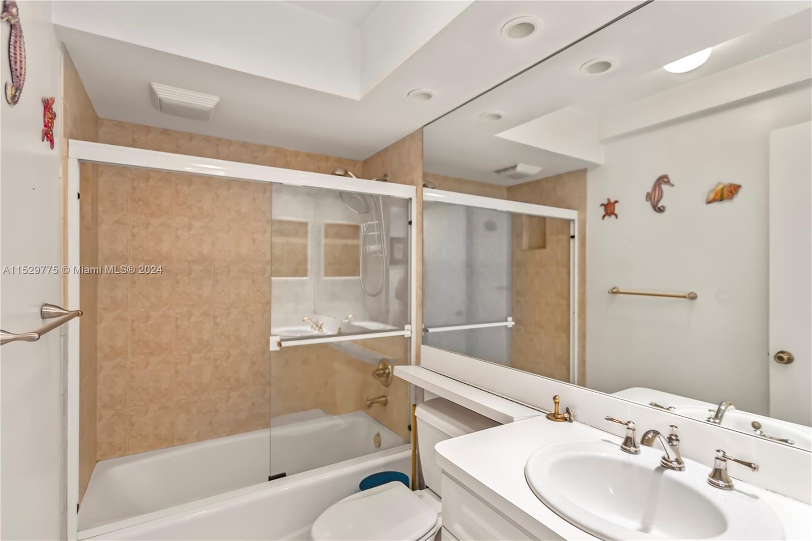 1435 SE 15th St 103, Fort Lauderdale, Florida 33316, 1 Bedroom Bedrooms, ,1 BathroomBathrooms,Residential,For Sale,1435 SE 15th St 103,A11529775