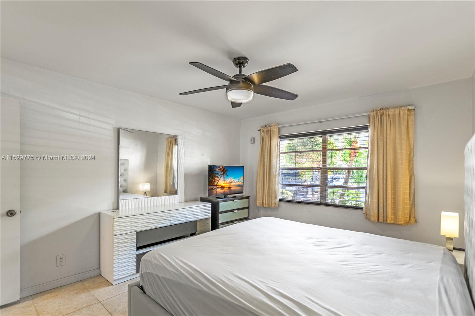 1435 SE 15th St 103, Fort Lauderdale, Florida 33316, 1 Bedroom Bedrooms, ,1 BathroomBathrooms,Residential,For Sale,1435 SE 15th St 103,A11529775