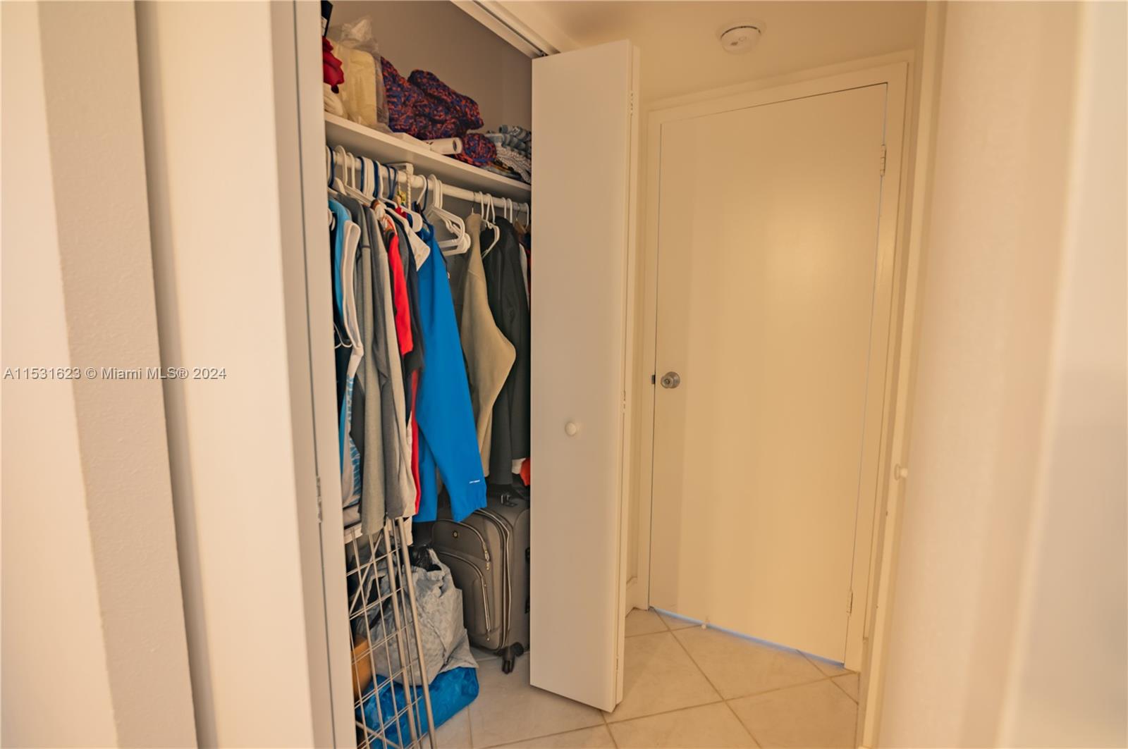 3675 N Country Club Dr 2202, Aventura, FL 33180, 2 Bedrooms Bedrooms, ,2 BathroomsBathrooms,Residential,For Sale,Country Club Dr,A11531623