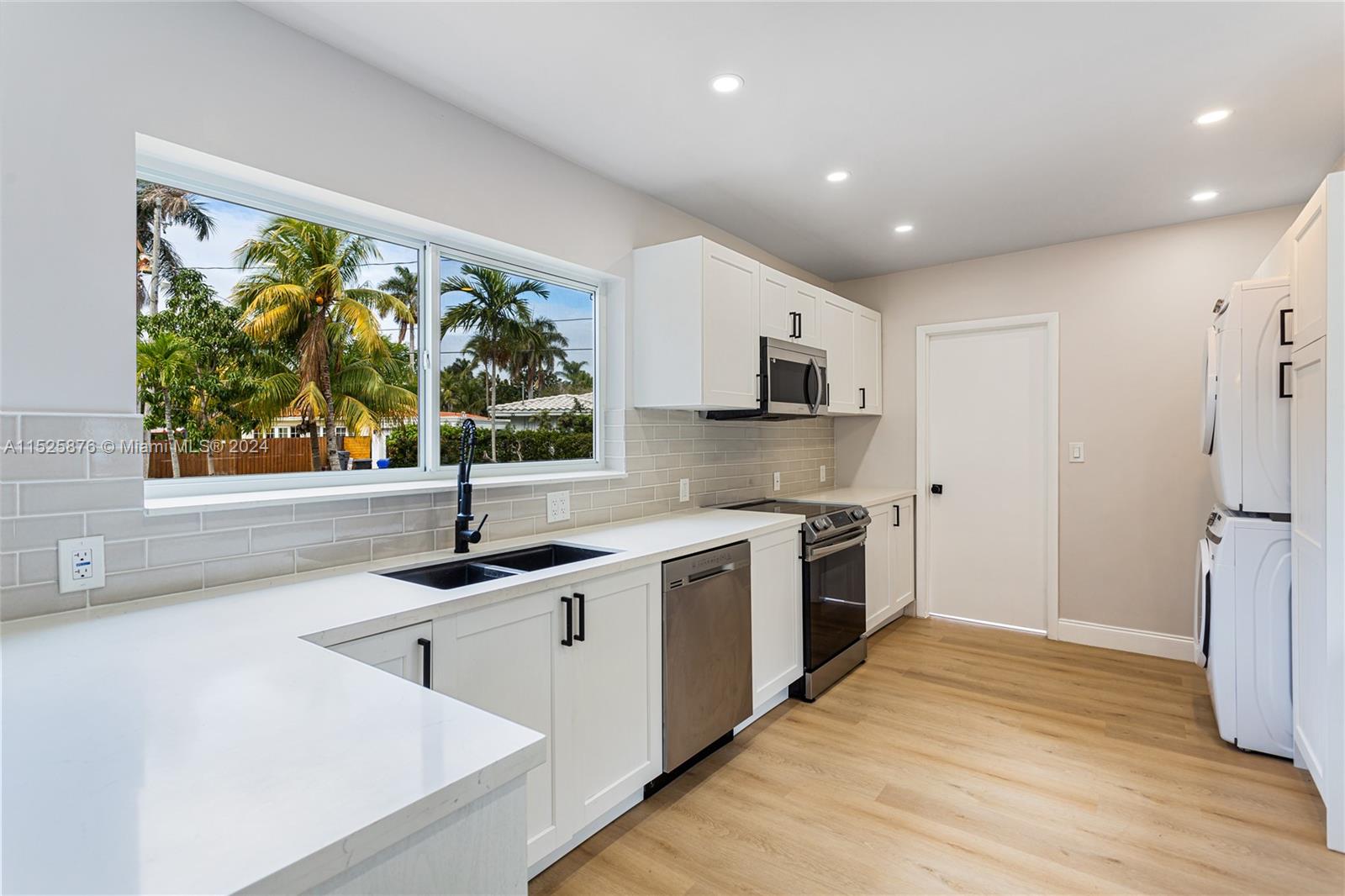 300 N 13th Ave, Hollywood, Florida 33019, 3 Bedrooms Bedrooms, ,2 BathroomsBathrooms,Residential,For Sale,300 N 13th Ave,A11525876