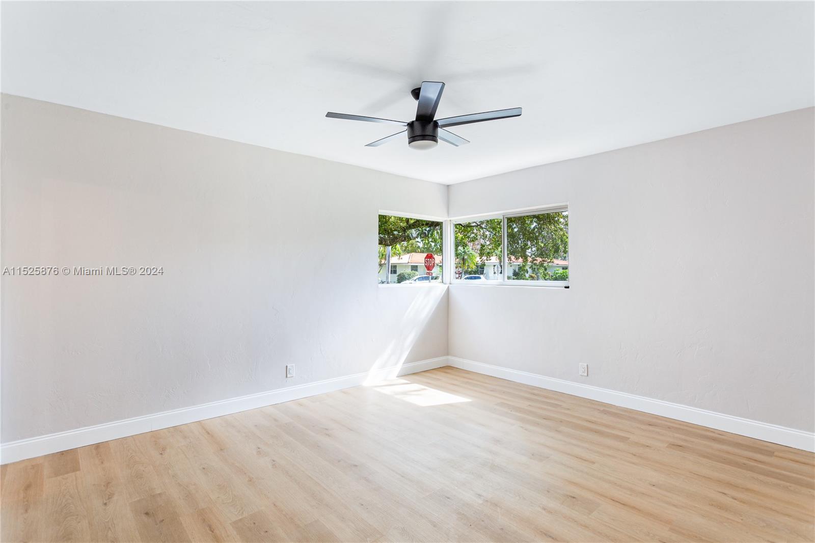 300 N 13th Ave, Hollywood, Florida 33019, 3 Bedrooms Bedrooms, ,2 BathroomsBathrooms,Residential,For Sale,300 N 13th Ave,A11525876