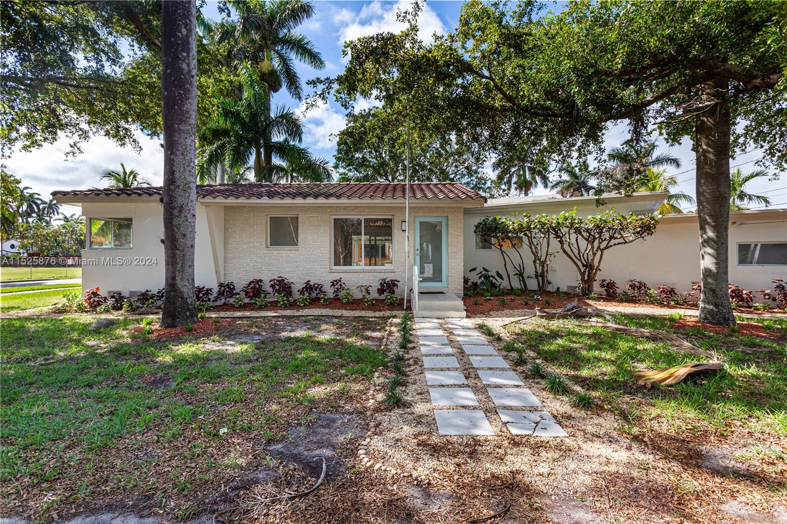 300 N 13th Ave, Hollywood, Florida 33019, 3 Bedrooms Bedrooms, ,2 BathroomsBathrooms,Residential,For Sale,300 N 13th Ave,A11525876
