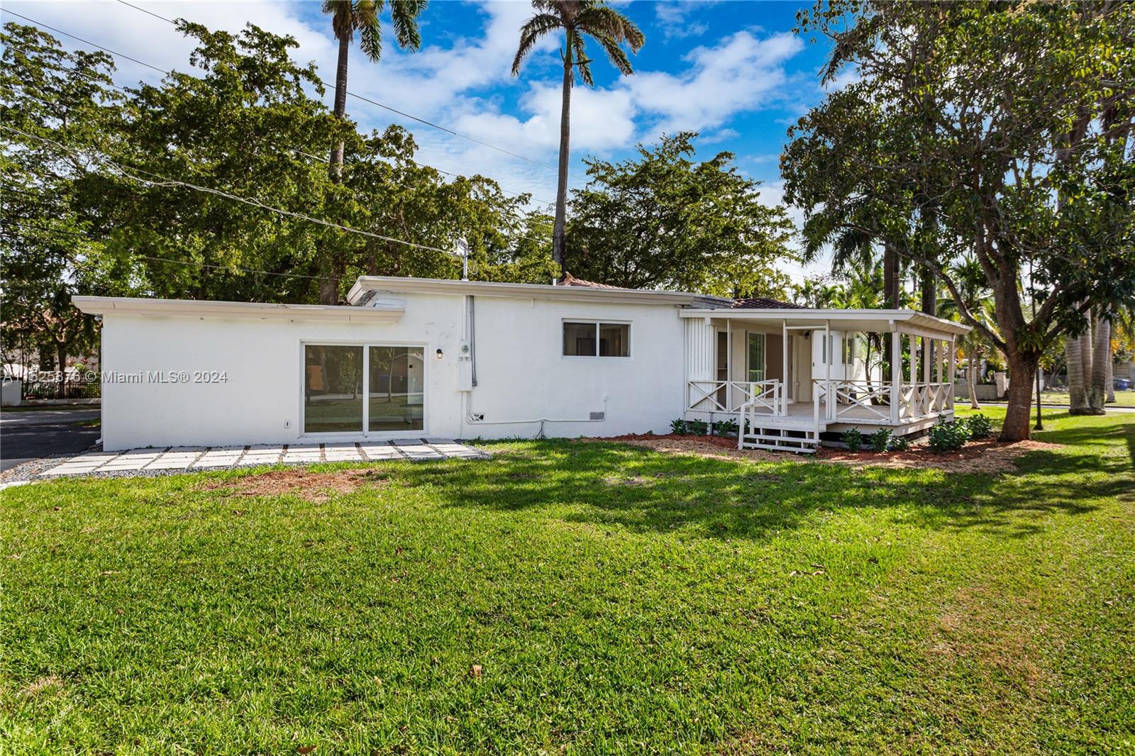 300 N 13th Ave, Hollywood, Florida 33019, 3 Bedrooms Bedrooms, ,2 BathroomsBathrooms,Residential,For Sale,300 N 13th Ave,A11525876