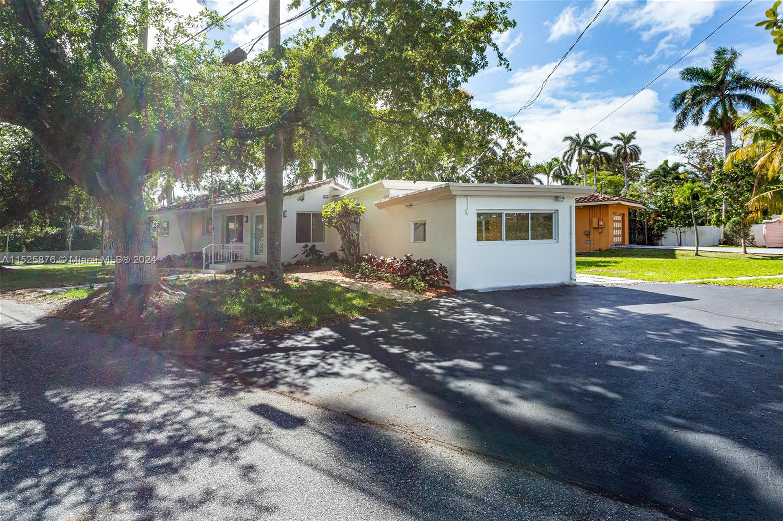 300 N 13th Ave, Hollywood, Florida 33019, 3 Bedrooms Bedrooms, ,2 BathroomsBathrooms,Residential,For Sale,300 N 13th Ave,A11525876