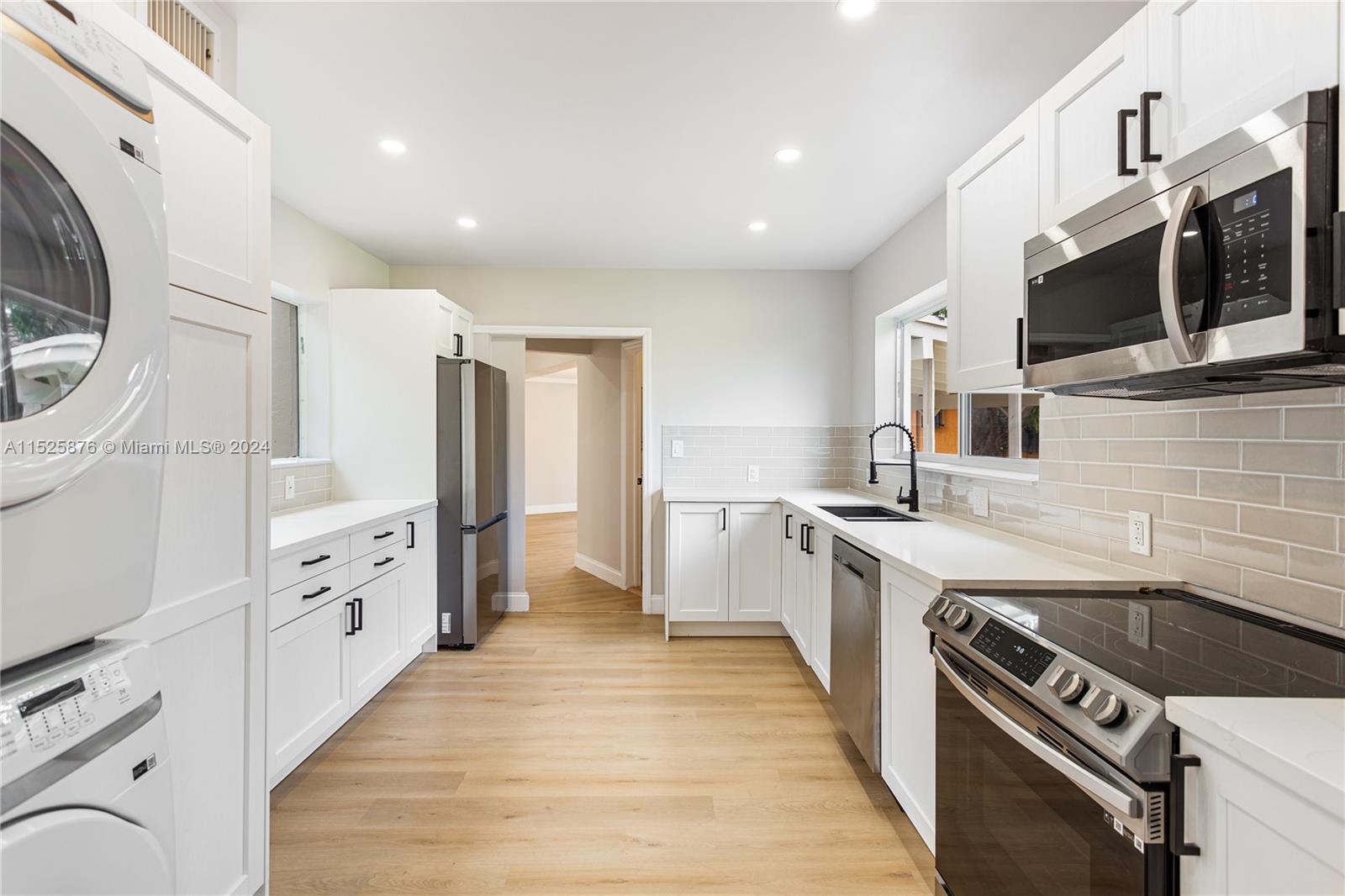 300 N 13th Ave, Hollywood, Florida 33019, 3 Bedrooms Bedrooms, ,2 BathroomsBathrooms,Residential,For Sale,300 N 13th Ave,A11525876