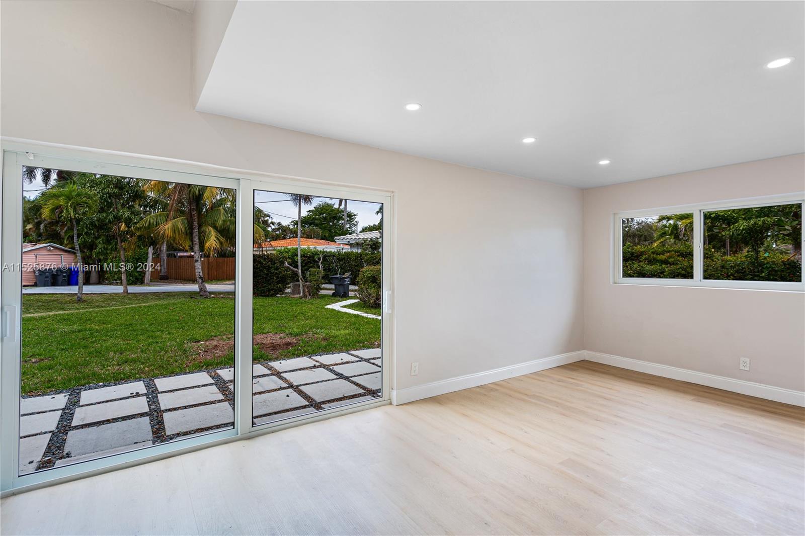 300 N 13th Ave, Hollywood, Florida 33019, 3 Bedrooms Bedrooms, ,2 BathroomsBathrooms,Residential,For Sale,300 N 13th Ave,A11525876