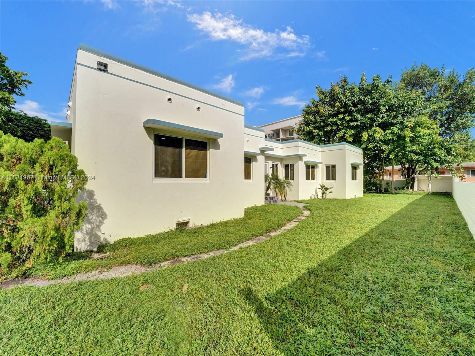 1833 Madison St 02, Hollywood, Florida 33020, 2 Bedrooms Bedrooms, ,1 BathroomBathrooms,Residentiallease,For Rent,1833 Madison St 02,A11531967