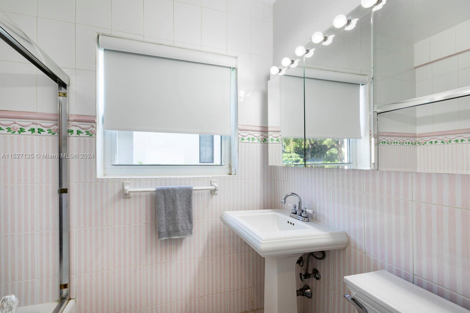 410 Bargello Ave, Coral Gables, Florida 33146, 3 Bedrooms Bedrooms, ,3 BathroomsBathrooms,Residential,For Sale,410 Bargello Ave,A11527125