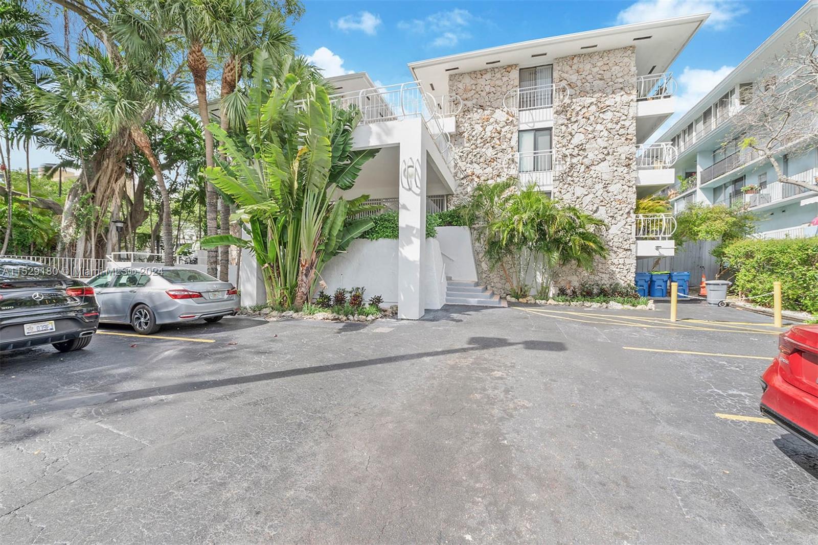 2545 S Bayshore Drive 111, Miami, Florida 33133, 2 Bedrooms Bedrooms, ,1 BathroomBathrooms,Residential,For Sale,2545 S Bayshore Drive 111,A11529180