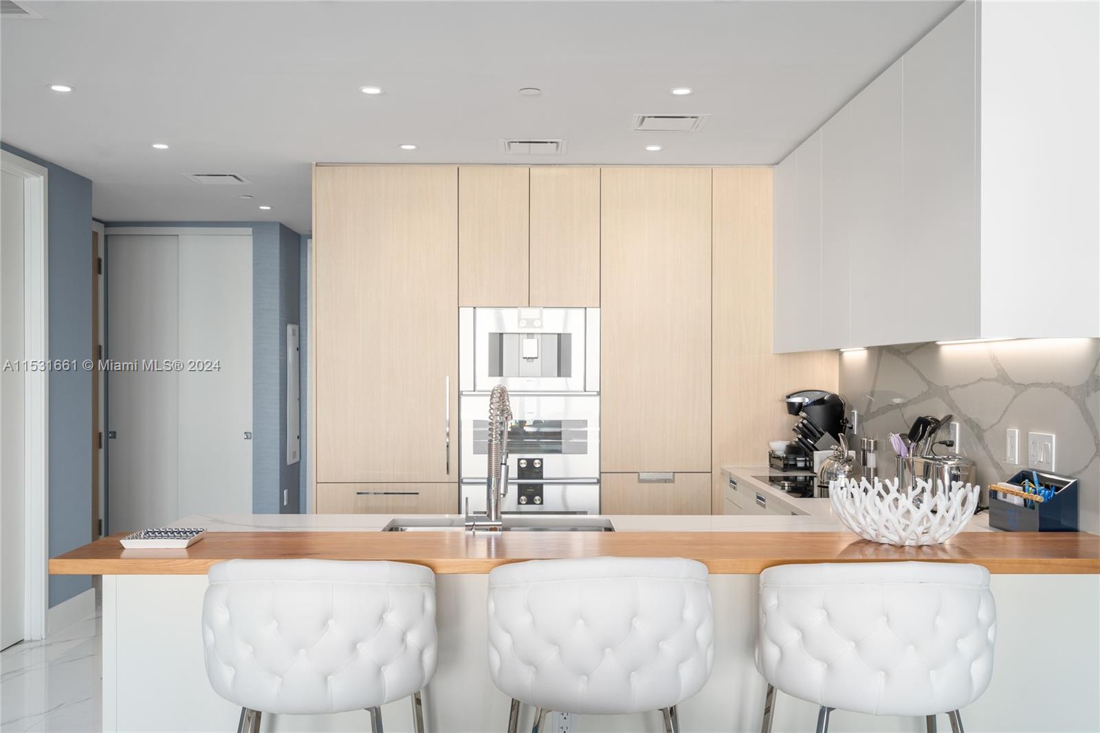 15701 Collins Ave, Sunny Isles Beach, FL, 33160 United States, 2 Bedrooms Bedrooms, ,2 BathroomsBathrooms,Residential,For Sale,Collins Ave,A11531661