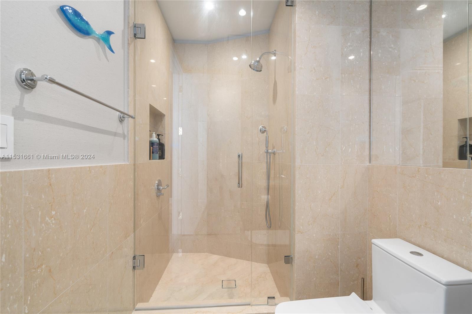 15701 Collins Ave, Sunny Isles Beach, FL, 33160 United States, 2 Bedrooms Bedrooms, ,2 BathroomsBathrooms,Residential,For Sale,Collins Ave,A11531661