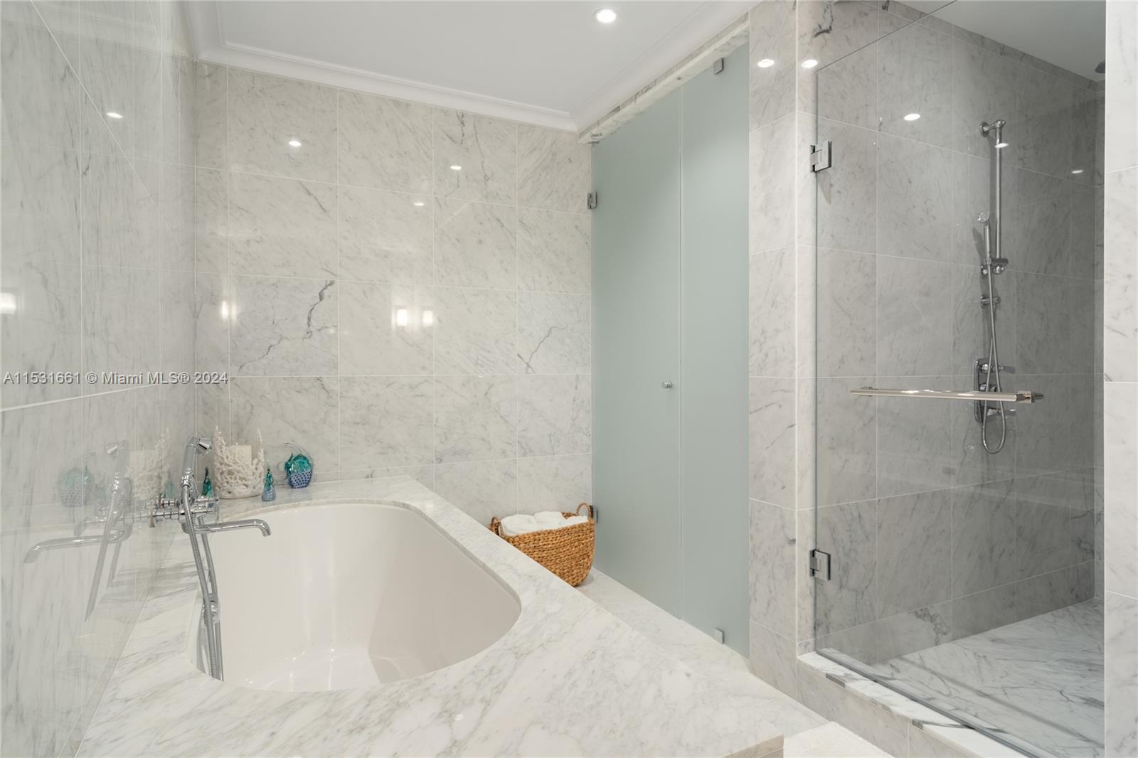 15701 Collins Ave, Sunny Isles Beach, FL, 33160 United States, 2 Bedrooms Bedrooms, ,2 BathroomsBathrooms,Residential,For Sale,Collins Ave,A11531661