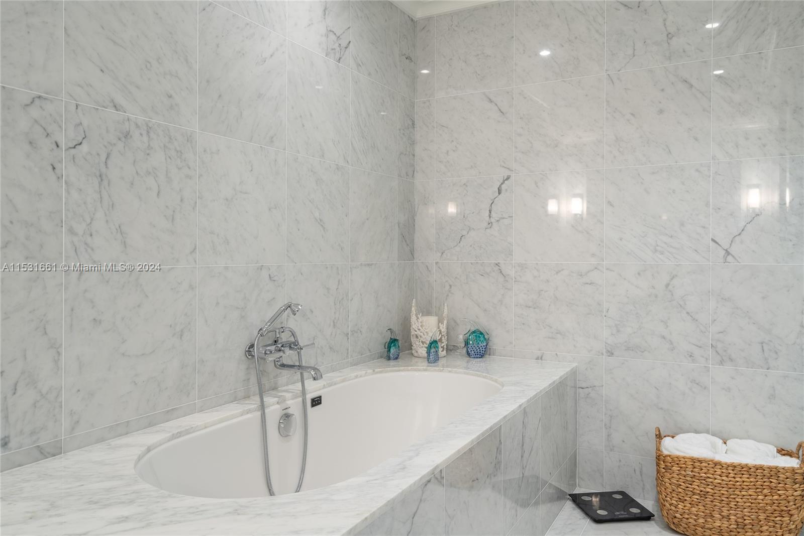 15701 Collins Ave, Sunny Isles Beach, FL, 33160 United States, 2 Bedrooms Bedrooms, ,2 BathroomsBathrooms,Residential,For Sale,Collins Ave,A11531661