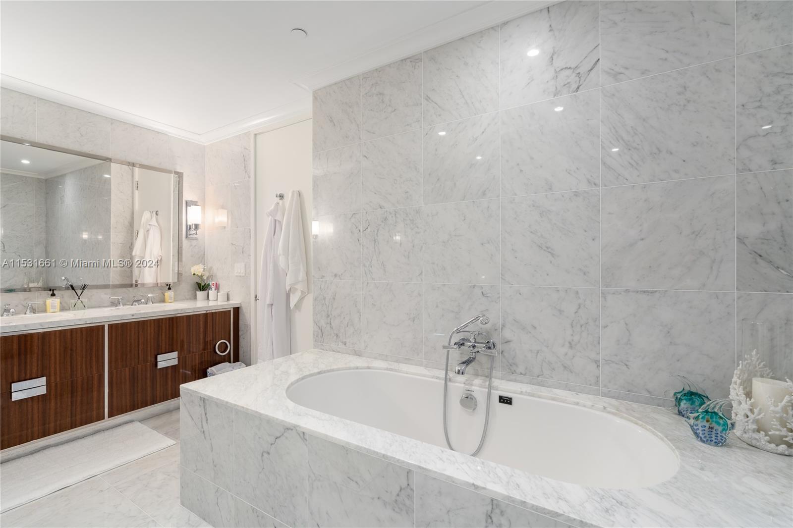 15701 Collins Ave, Sunny Isles Beach, FL, 33160 United States, 2 Bedrooms Bedrooms, ,2 BathroomsBathrooms,Residential,For Sale,Collins Ave,A11531661