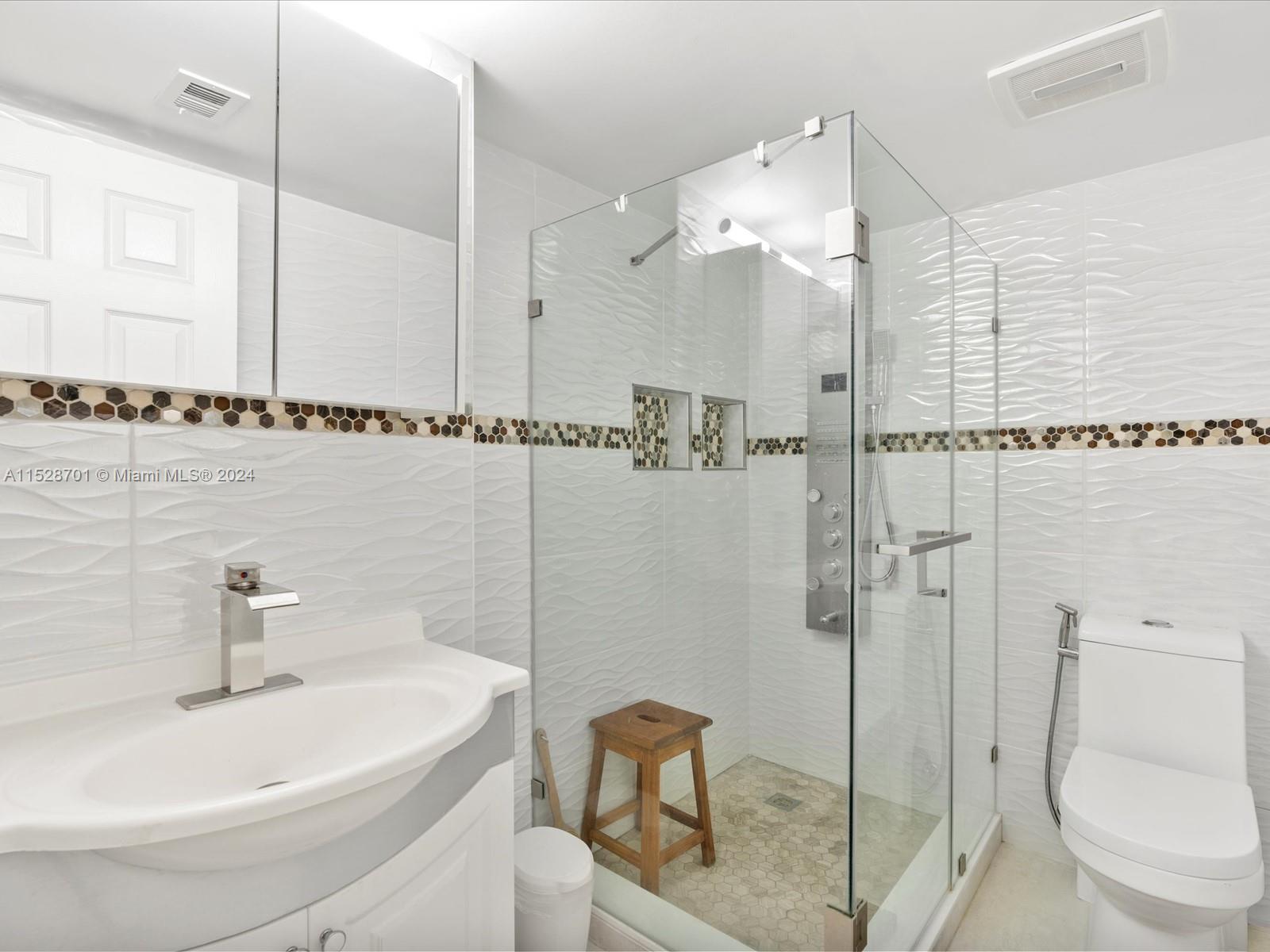 18071 Biscayne Blvd, Aventura, FL, 33160 United States, 4 Bedrooms Bedrooms, ,3 BathroomsBathrooms,Residential,For Sale,Biscayne Blvd,A11528701