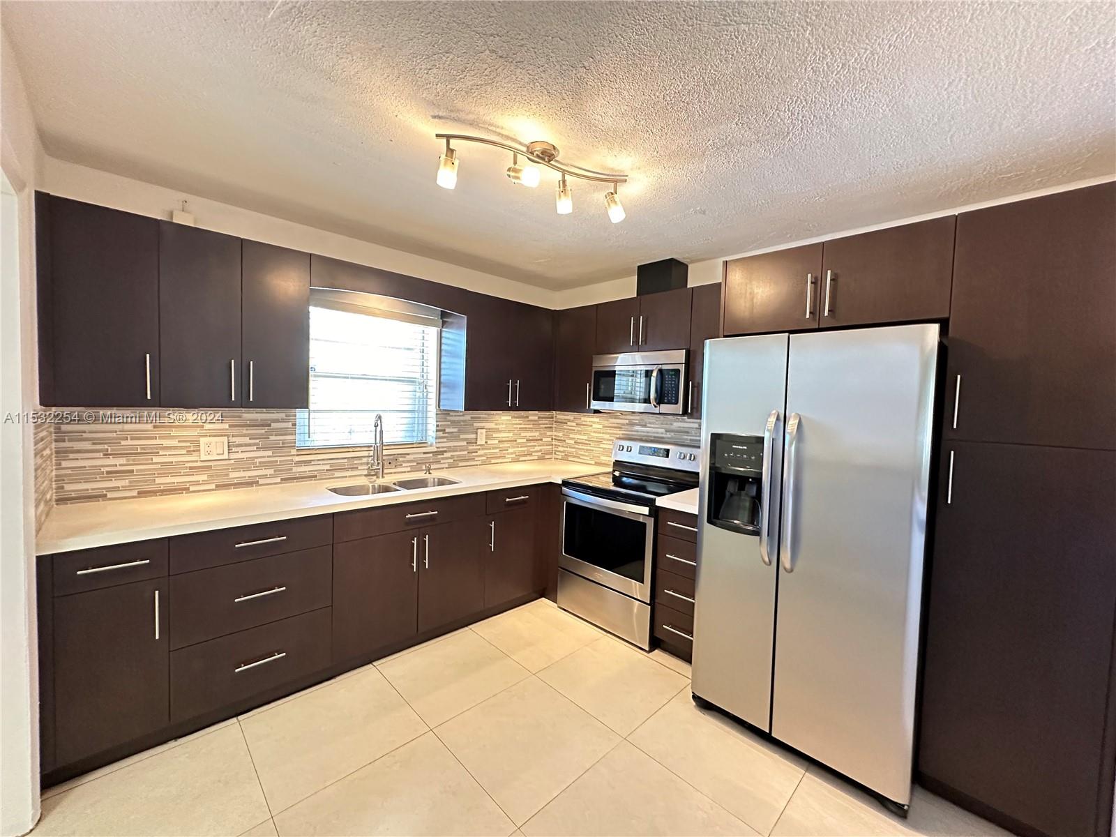 5170 SW 40th Ave 25E, Dania Beach, Florida 33314, 2 Bedrooms Bedrooms, ,2 BathroomsBathrooms,Residentiallease,For Rent,5170 SW 40th Ave 25E,A11532254
