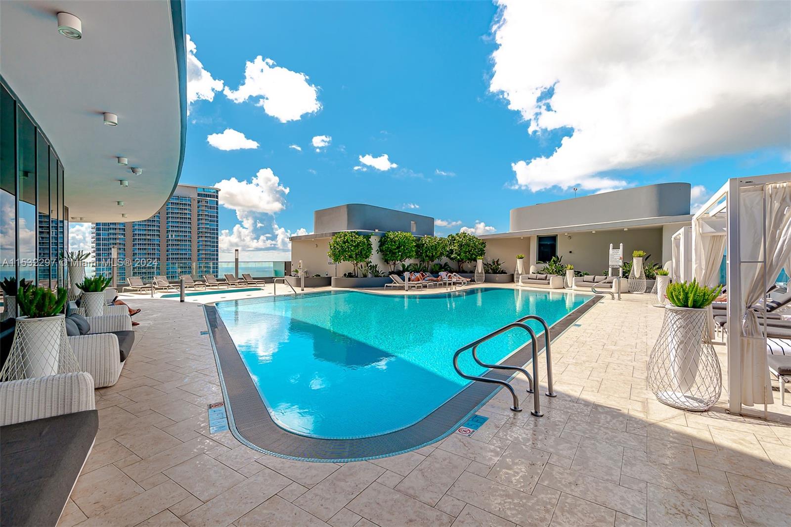 Condo for Sale in Miami, FL