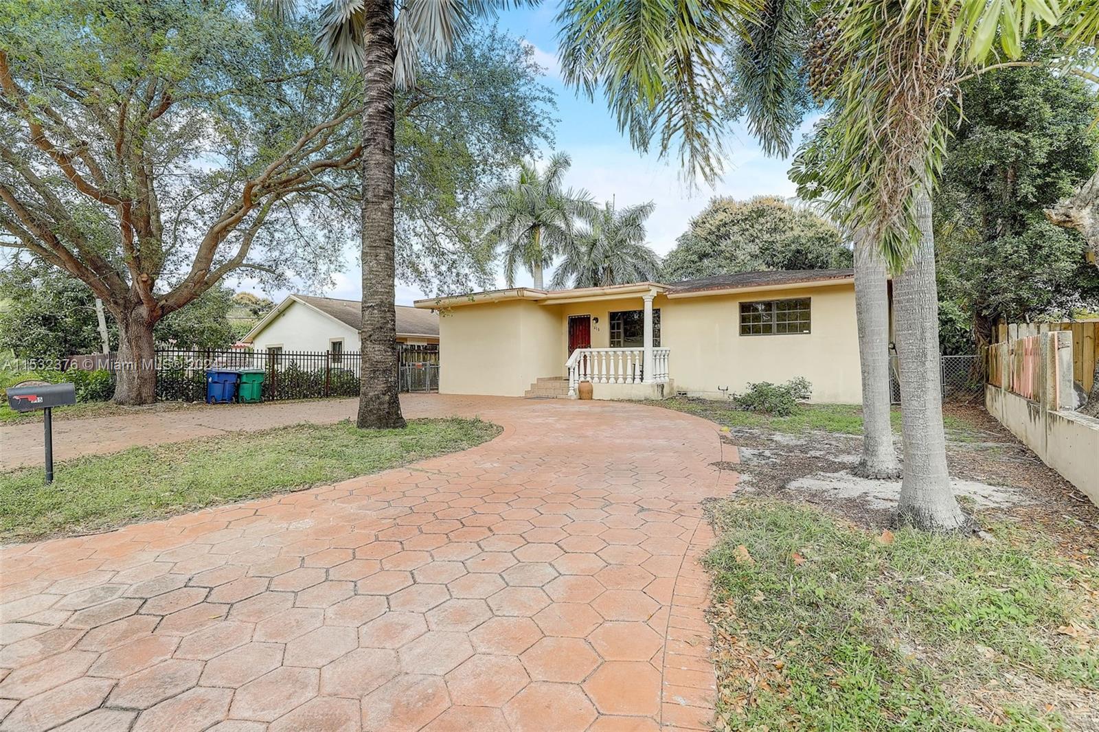 315 160th Ter, Miami, FL, 33162 United States, 3 Bedrooms Bedrooms, ,2 BathroomsBathrooms,Residential,For Sale,160th Ter,A11532376