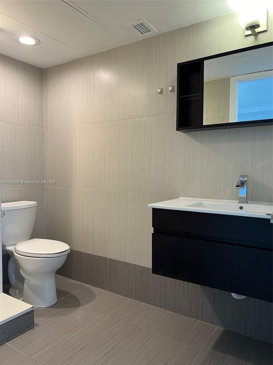 3000 S Ocean Dr 1416, Hollywood, Florida 33019, 1 Bedroom Bedrooms, ,1 BathroomBathrooms,Residentiallease,For Rent,3000 S Ocean Dr 1416,A11532389