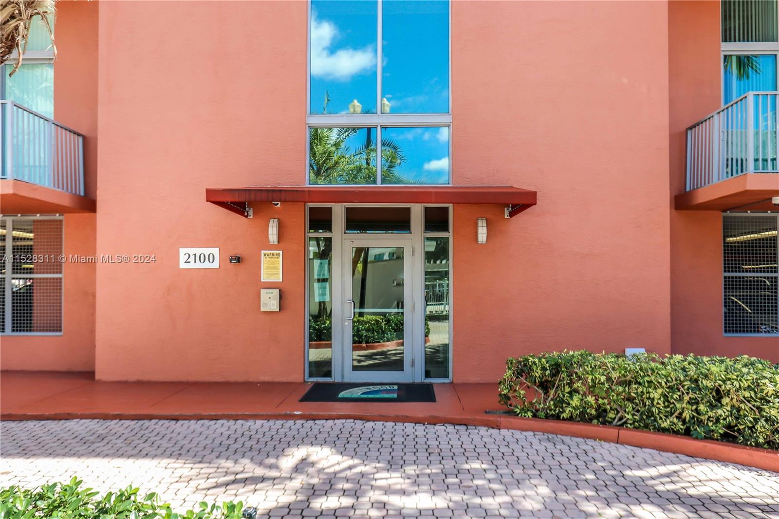2100 Van Buren St 511, Hollywood, Florida 33020, 1 Bedroom Bedrooms, ,1 BathroomBathrooms,Residential,For Sale,2100 Van Buren St 511,A11528311