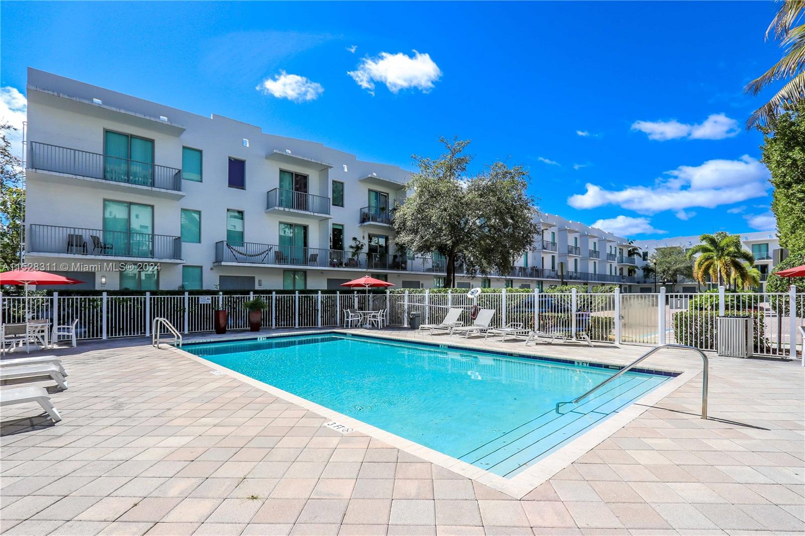 2100 Van Buren St 511, Hollywood, Florida 33020, 1 Bedroom Bedrooms, ,1 BathroomBathrooms,Residential,For Sale,2100 Van Buren St 511,A11528311