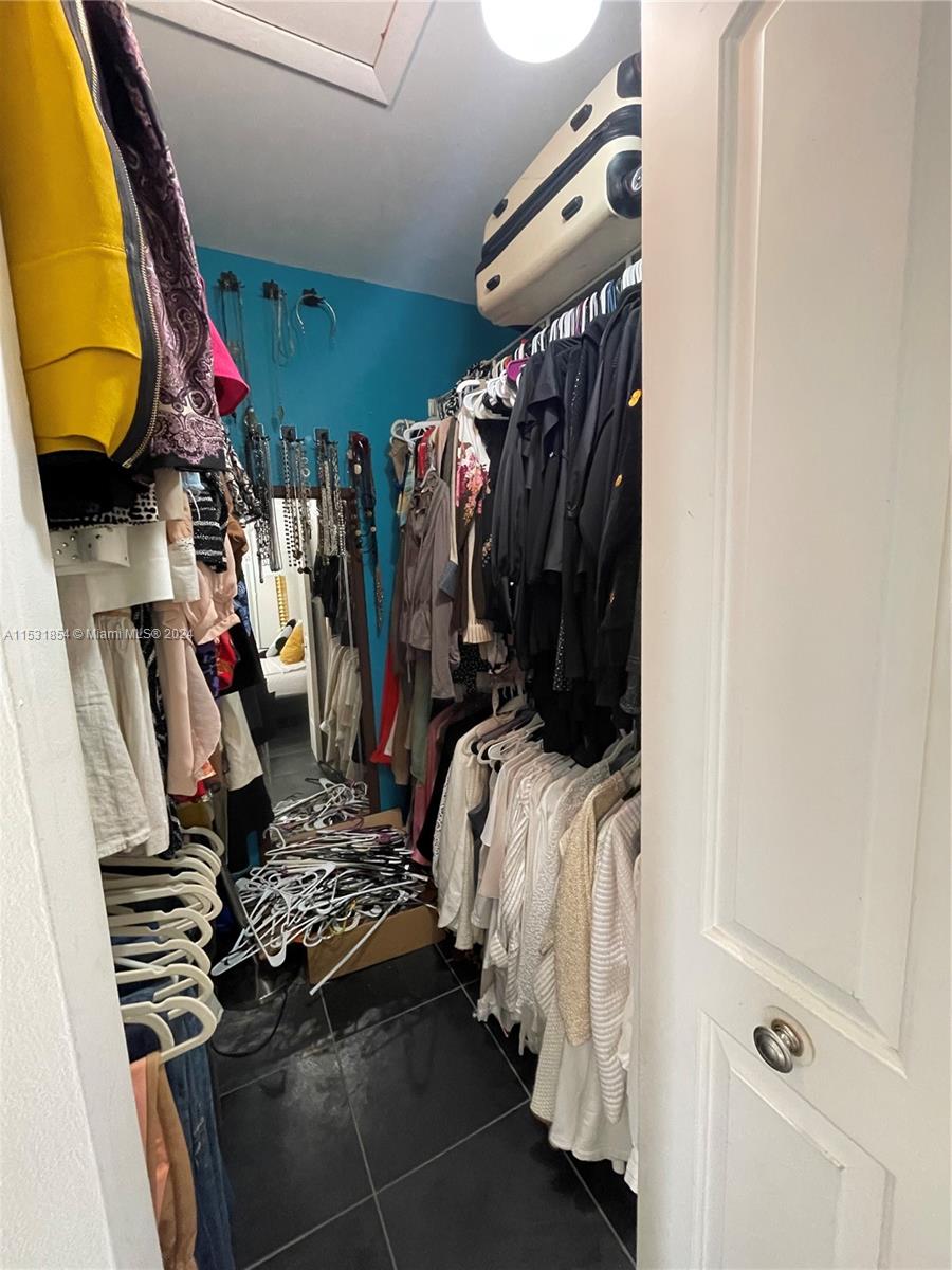 Walk-in Closet