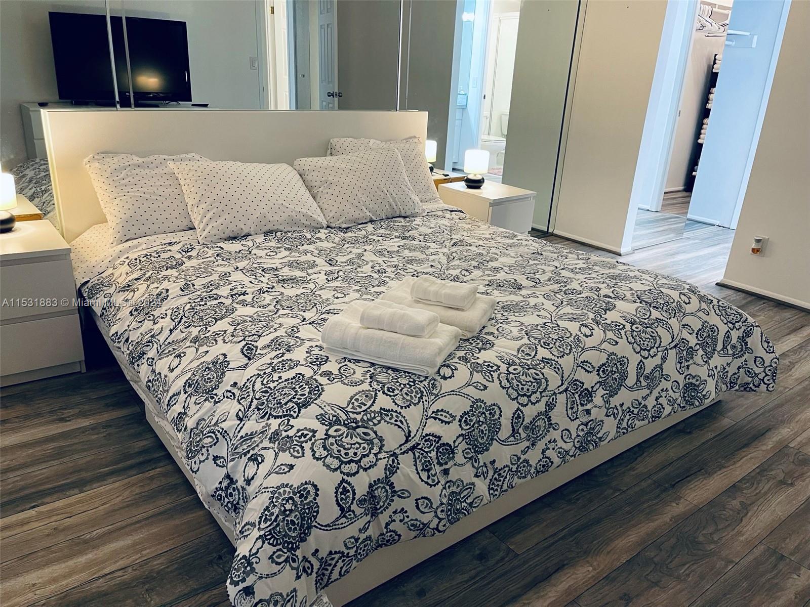 401 Golden Isles Dr 903, Hallandale Beach, Florida 33009, 2 Bedrooms Bedrooms, ,2 BathroomsBathrooms,Residentiallease,For Rent,401 Golden Isles Dr 903,A11531883