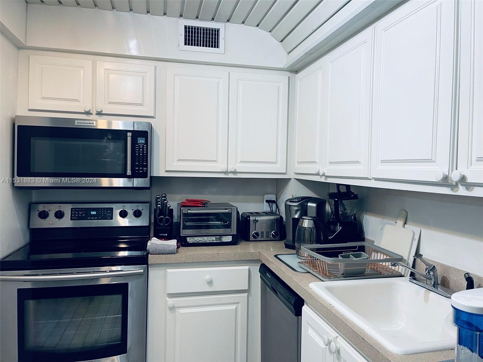 401 Golden Isles Dr 903, Hallandale Beach, Florida 33009, 2 Bedrooms Bedrooms, ,2 BathroomsBathrooms,Residentiallease,For Rent,401 Golden Isles Dr 903,A11531883