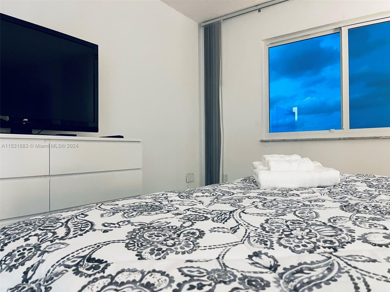 401 Golden Isles Dr 903, Hallandale Beach, Florida 33009, 2 Bedrooms Bedrooms, ,2 BathroomsBathrooms,Residentiallease,For Rent,401 Golden Isles Dr 903,A11531883