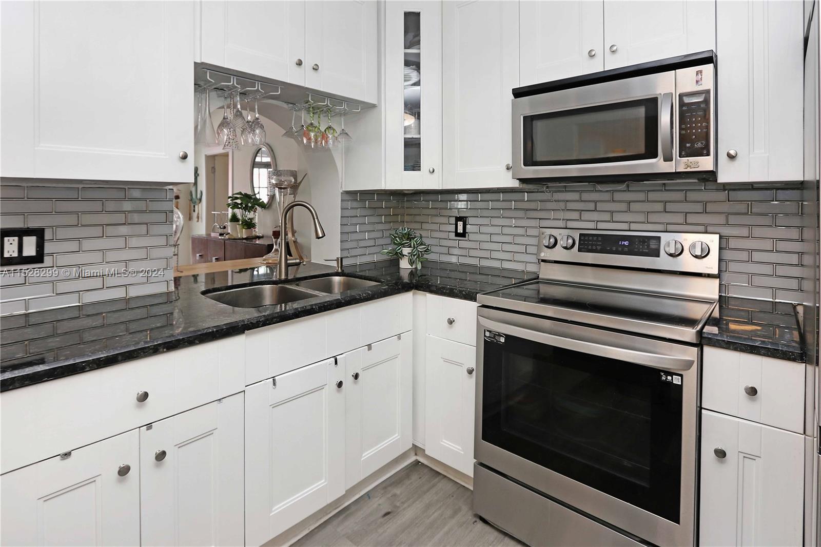 812 Johnson St, Hollywood, Florida 33019, 3 Bedrooms Bedrooms, ,2 BathroomsBathrooms,Residential,For Sale,812 Johnson St,A11528299