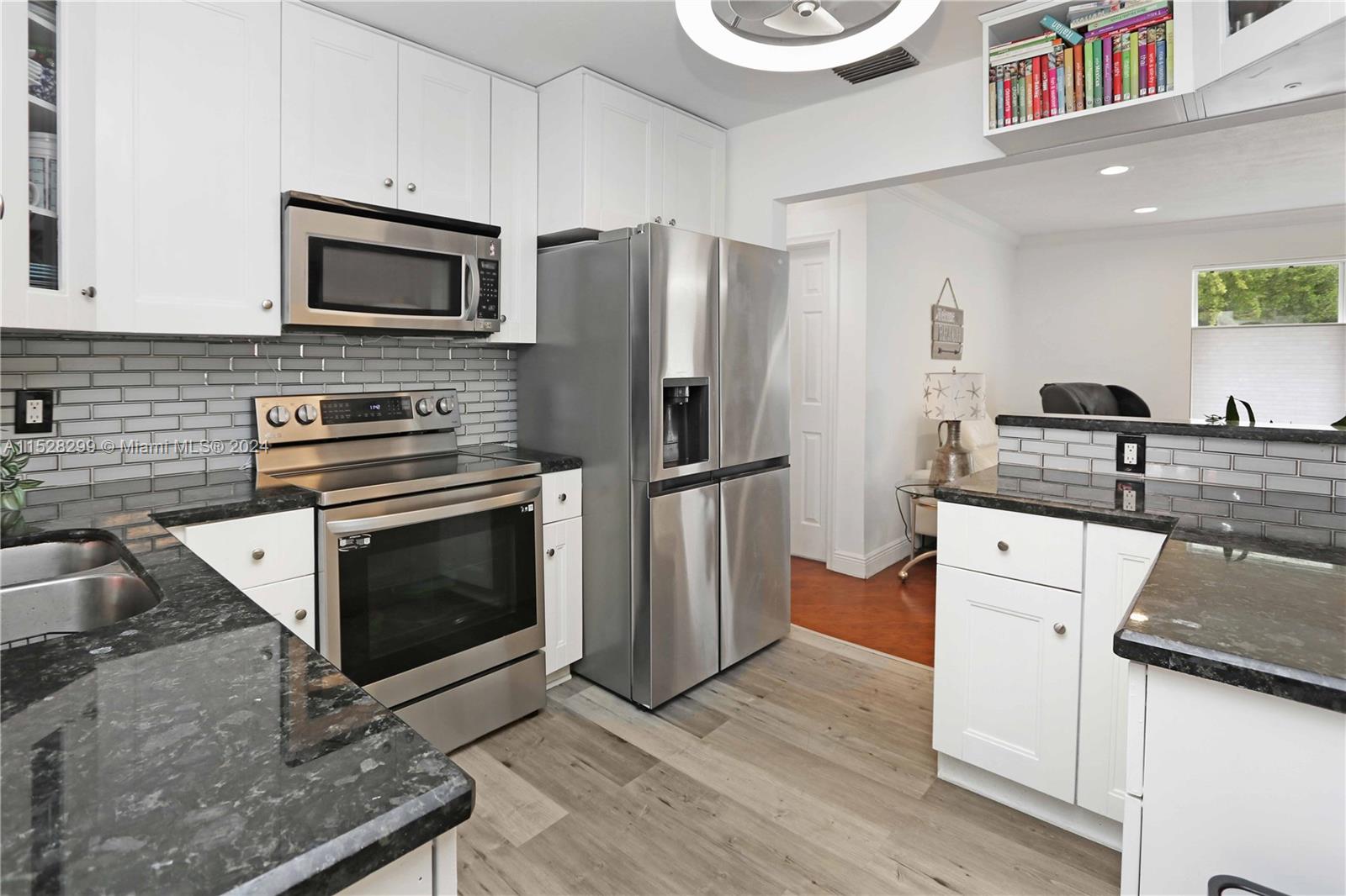 812 Johnson St, Hollywood, Florida 33019, 3 Bedrooms Bedrooms, ,2 BathroomsBathrooms,Residential,For Sale,812 Johnson St,A11528299