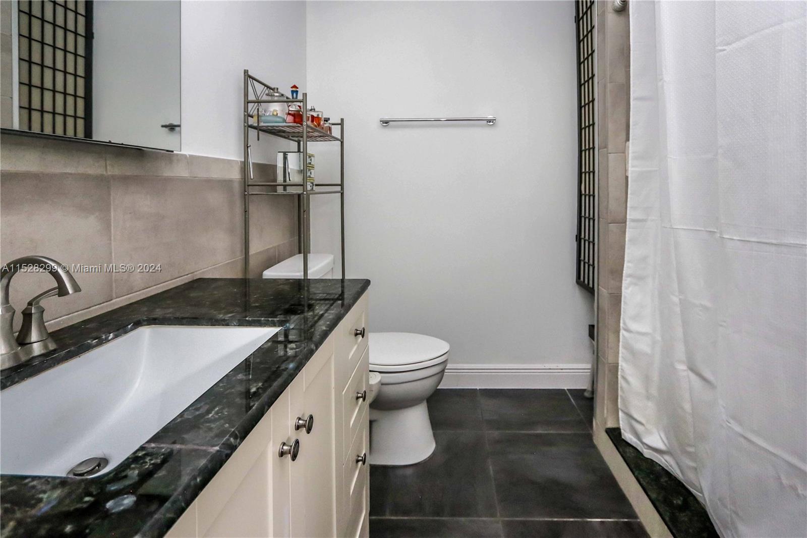 812 Johnson St, Hollywood, Florida 33019, 3 Bedrooms Bedrooms, ,2 BathroomsBathrooms,Residential,For Sale,812 Johnson St,A11528299