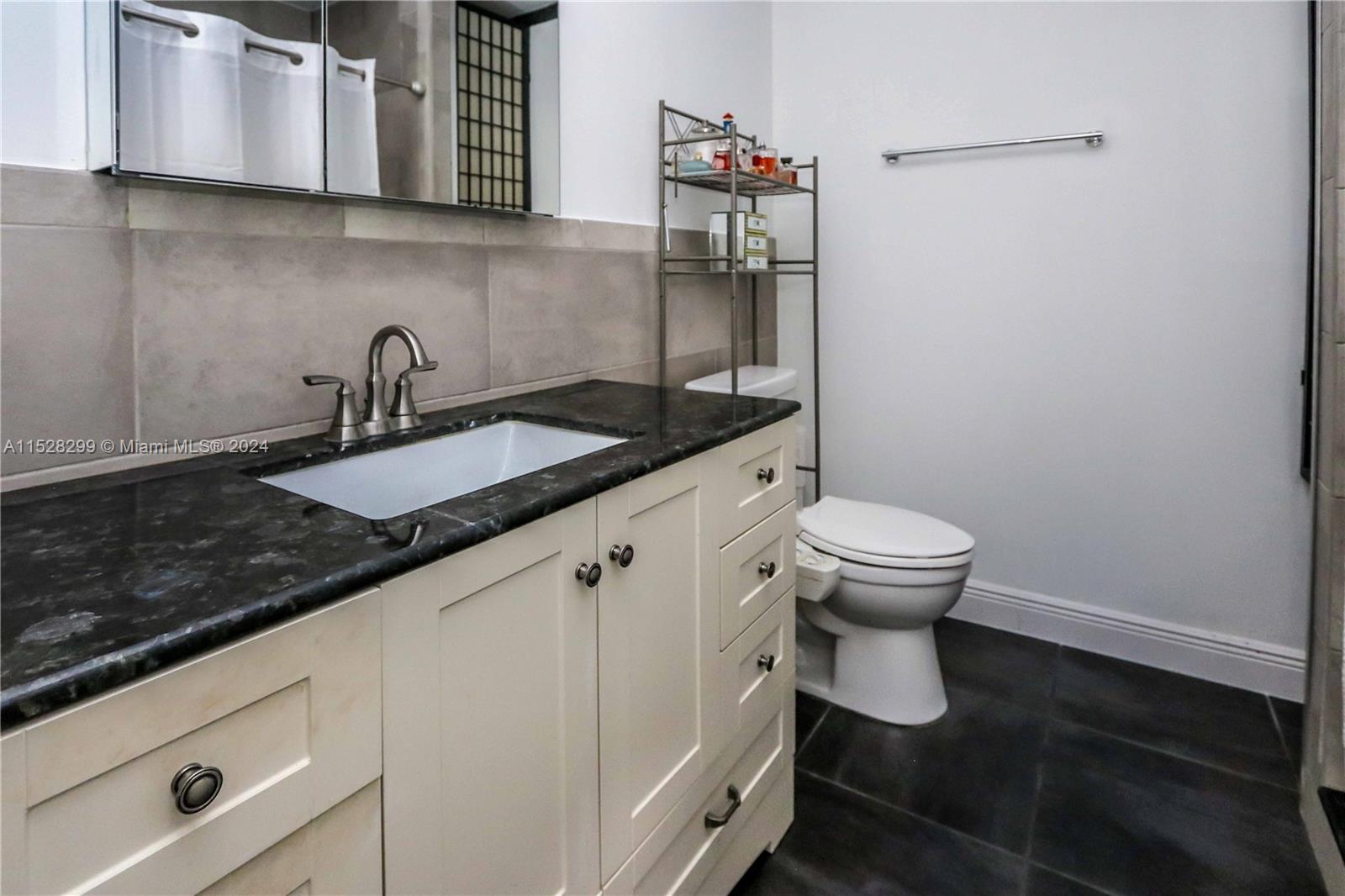 812 Johnson St, Hollywood, Florida 33019, 3 Bedrooms Bedrooms, ,2 BathroomsBathrooms,Residential,For Sale,812 Johnson St,A11528299