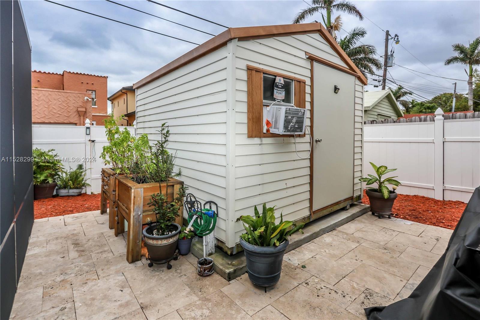 812 Johnson St, Hollywood, Florida 33019, 3 Bedrooms Bedrooms, ,2 BathroomsBathrooms,Residential,For Sale,812 Johnson St,A11528299