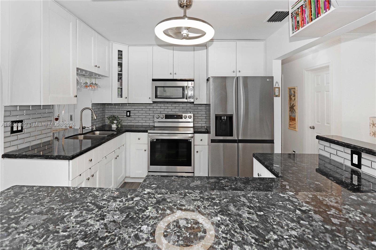 812 Johnson St, Hollywood, Florida 33019, 3 Bedrooms Bedrooms, ,2 BathroomsBathrooms,Residential,For Sale,812 Johnson St,A11528299