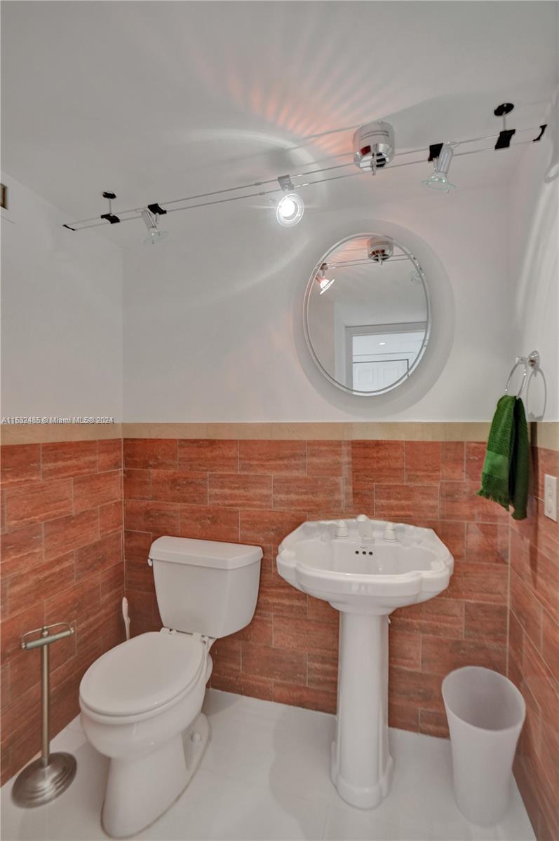 1880 S Ocean Dr 503, Hallandale Beach, Florida 33009, 2 Bedrooms Bedrooms, ,2 BathroomsBathrooms,Residential,For Sale,1880 S Ocean Dr 503,A11532485