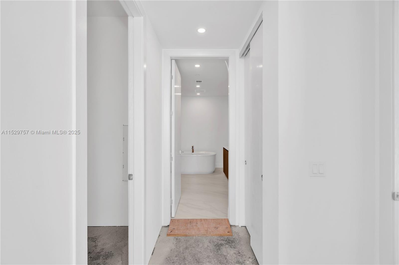 17550 Collins Avenue, Sunny Isles Beach, FL, 33160 United States, 2 Bedrooms Bedrooms, ,2 BathroomsBathrooms,Residential,For Sale,Collins Avenue,A11529757