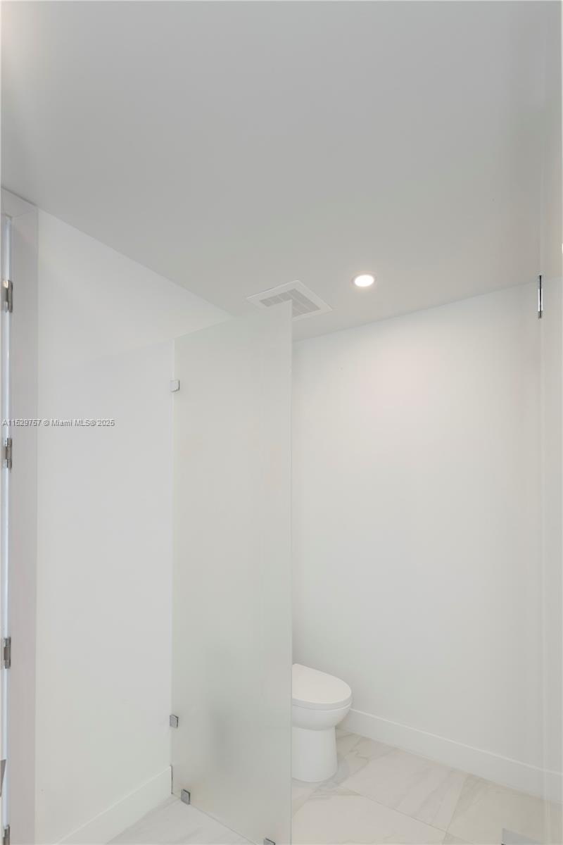 17550 Collins Avenue, Sunny Isles Beach, FL, 33160 United States, 2 Bedrooms Bedrooms, ,2 BathroomsBathrooms,Residential,For Sale,Collins Avenue,A11529757