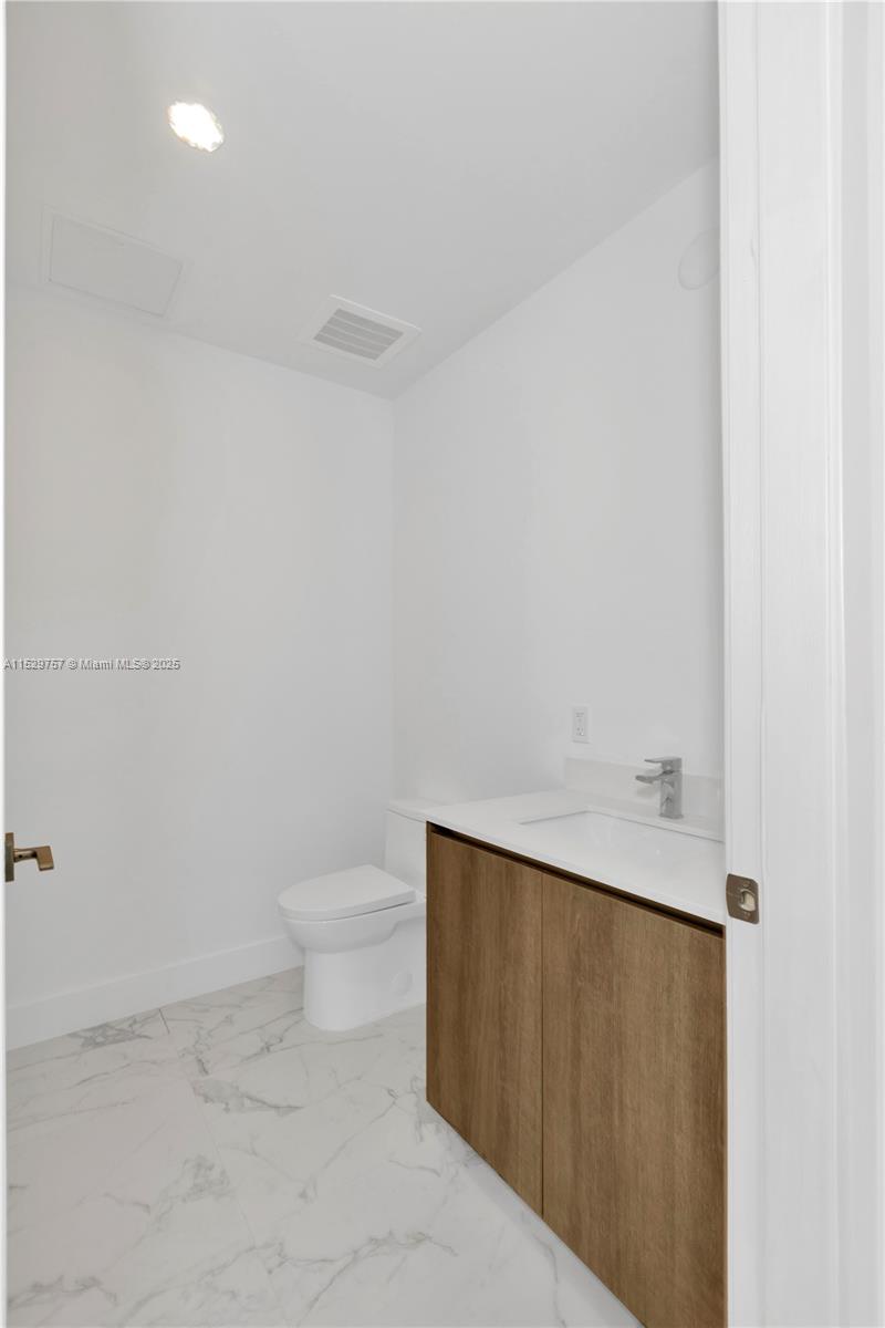 17550 Collins Avenue, Sunny Isles Beach, FL, 33160 United States, 2 Bedrooms Bedrooms, ,2 BathroomsBathrooms,Residential,For Sale,Collins Avenue,A11529757