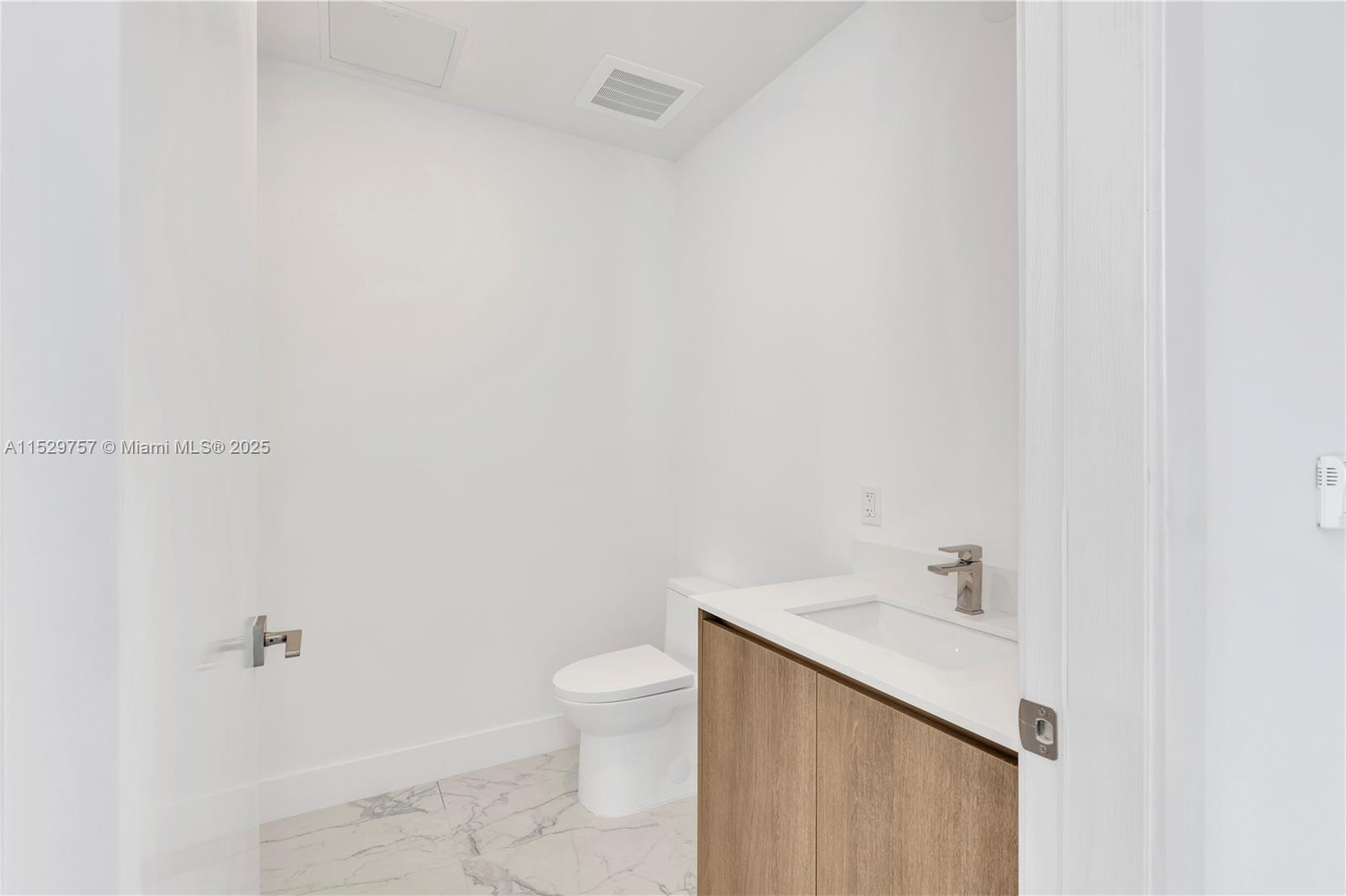 17550 Collins Avenue, Sunny Isles Beach, FL, 33160 United States, 2 Bedrooms Bedrooms, ,2 BathroomsBathrooms,Residential,For Sale,Collins Avenue,A11529757